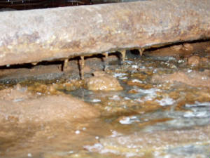 cast_iron_drain_leak.jpg